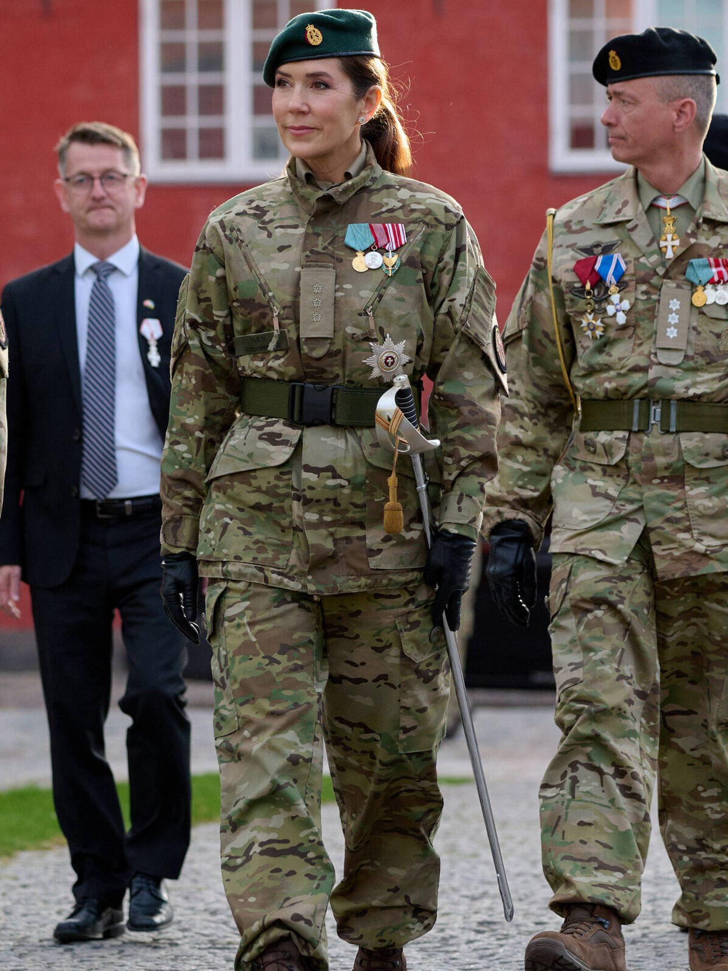 Mary de Dinamarca, enfundada en uniforme militar para el Día de la Liberación de Dinamarca. (Gtres)