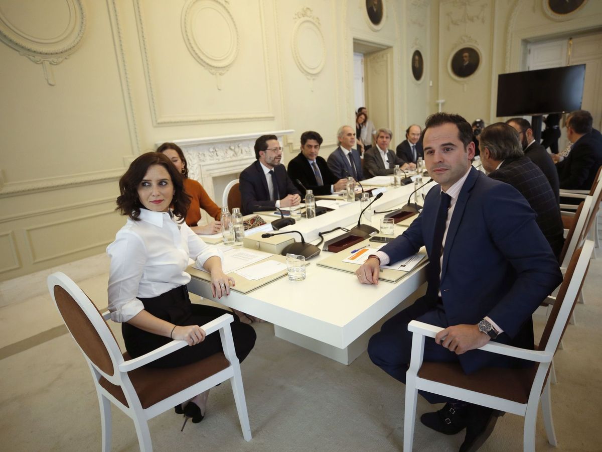 Foto: Reunión extraordinaria del Consejo de Gobierno por el coronavirus. (EFE)
