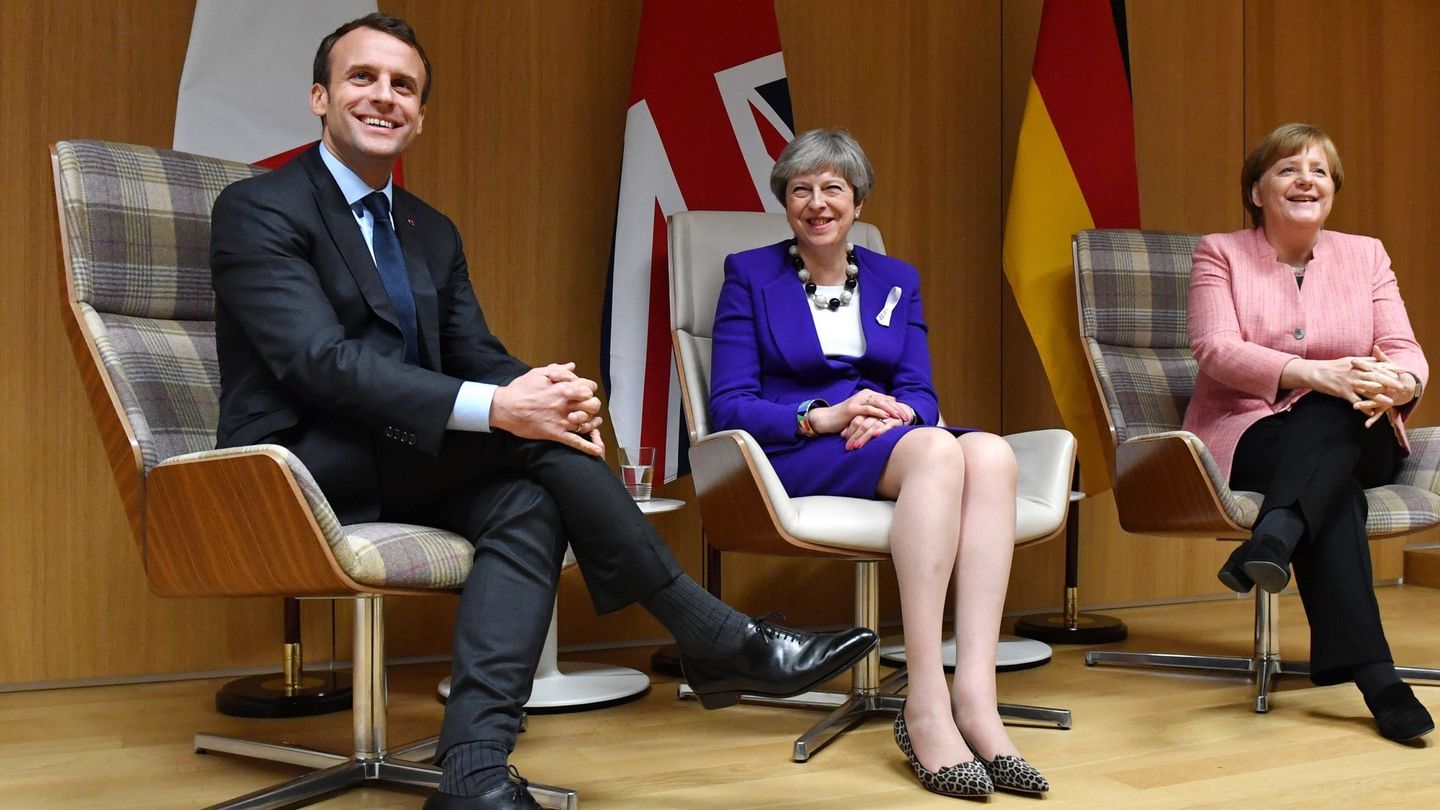 Theresa May con Emmanuel Macron y Angela Merkel durante la Cumbre de Líderes de la UE en Bruselas, en marzo de 2018. (EFE)