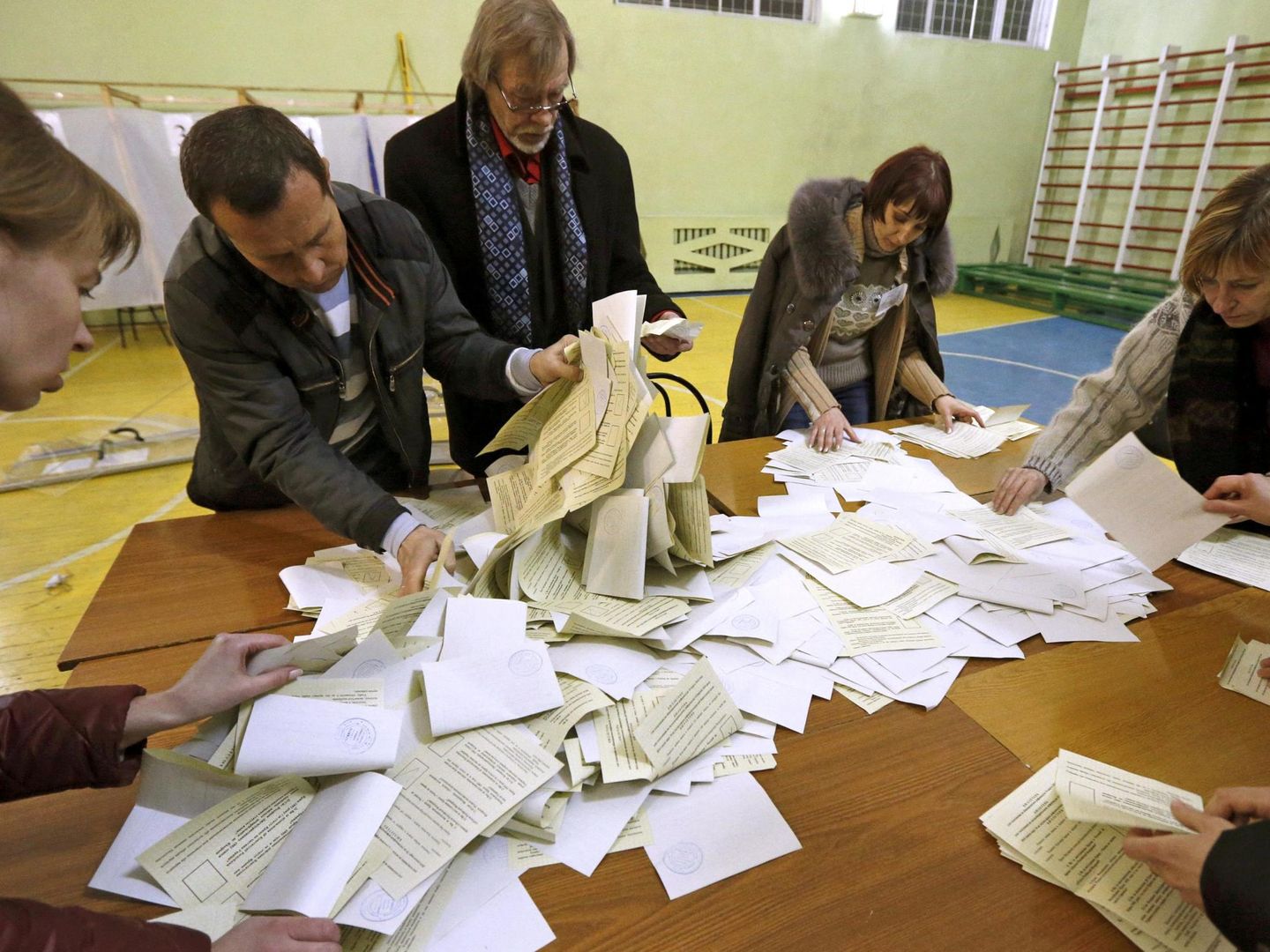 Recuento de las votaciones en Crimea. (Reuters)