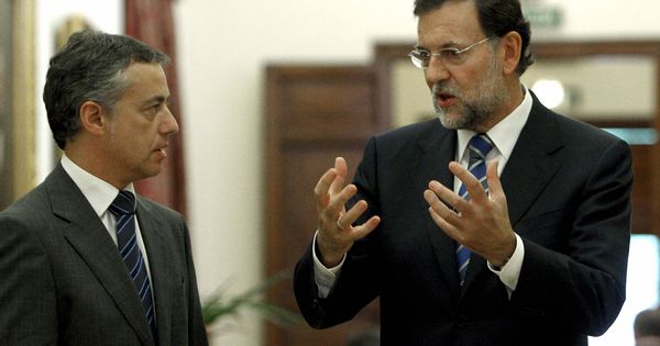 Foto: El presidente del PP, Mariano Rajoy (d), y el líder del PNV, Iñigo Urkullu, en una foto de archivo. (EFE)