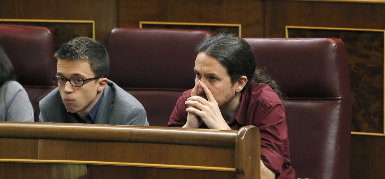 Íñigo Errejón y Pablo Iglesias, el pasado 4 de marzo en la segunda votación de investidura. (EFE)