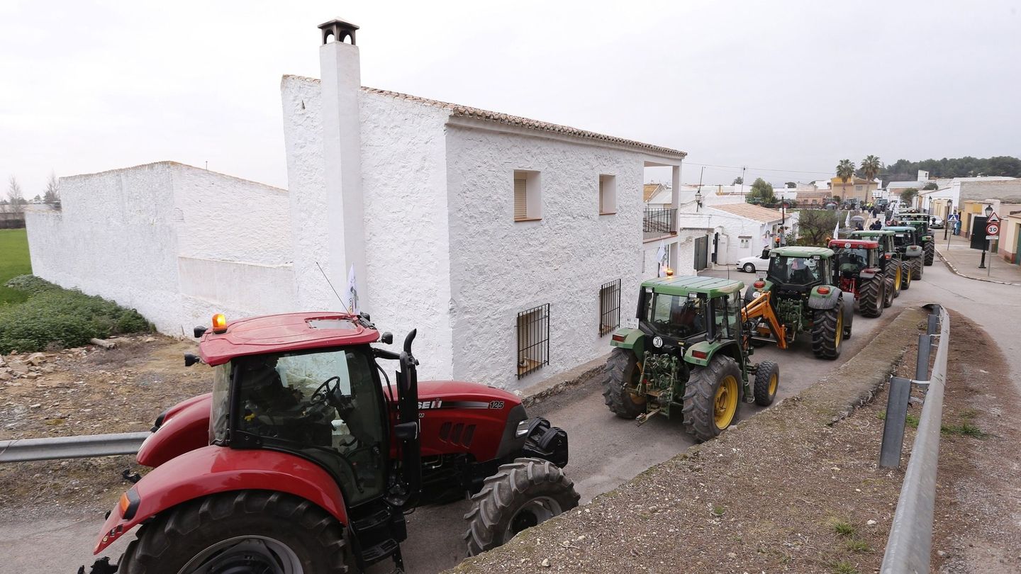 Tractorada en los Llanos de Antequera (Málaga). (EFE)