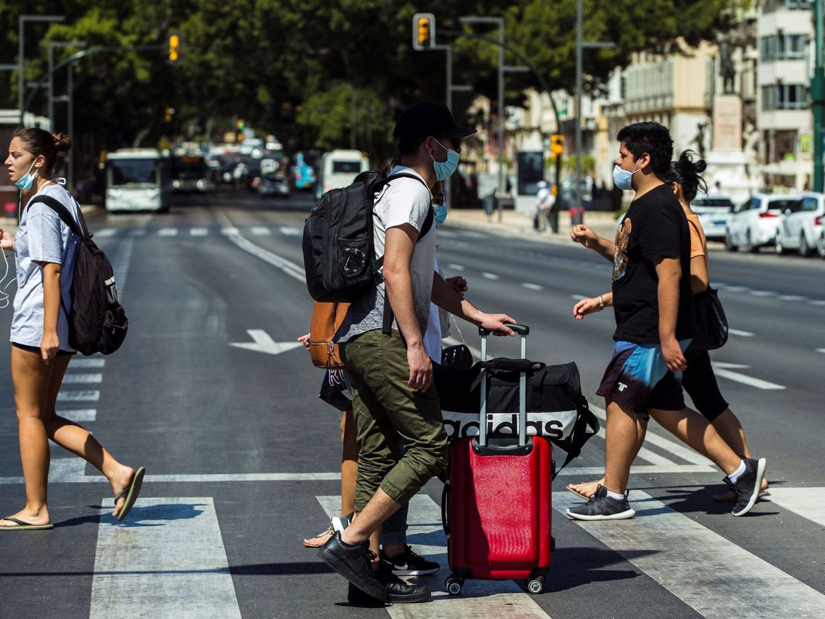 Foto: Turistas en las calles de Málaga. (EFE/Jorge Zapata)