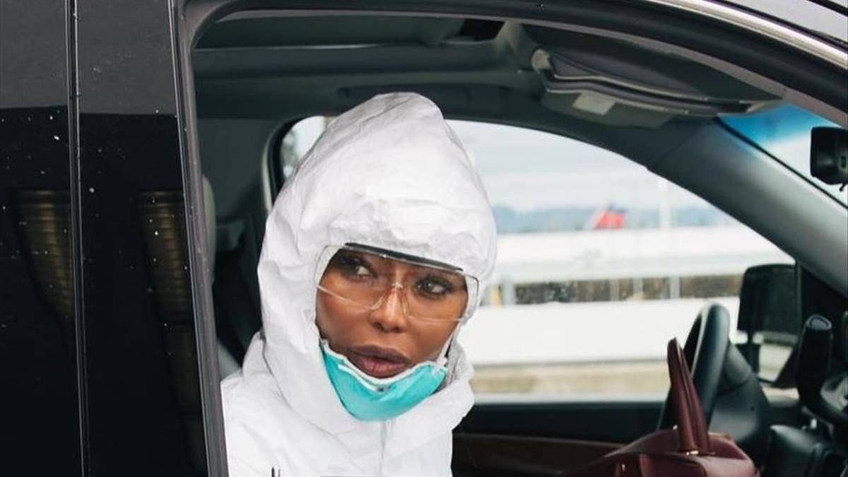 Vas a alucinar con el look con el que Naomi Campbell lucha contra el coronavirus