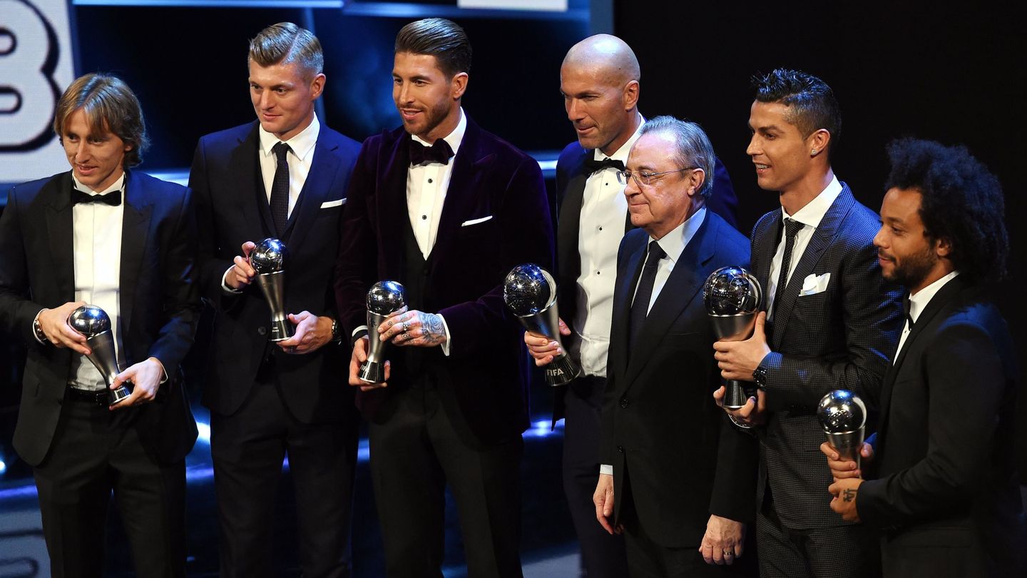 Florentino, Zidane, Modric, Kroos, Ramos, Cristiano y Marcelo, en la gala 'The Best'. (EFE)