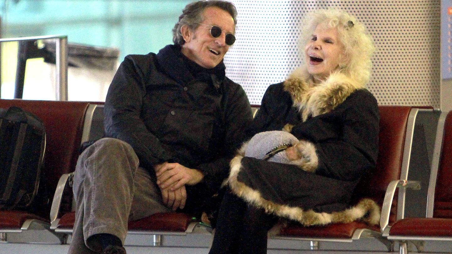 El matrimonio en el aeropuerto de París en 2010 (I.C.)