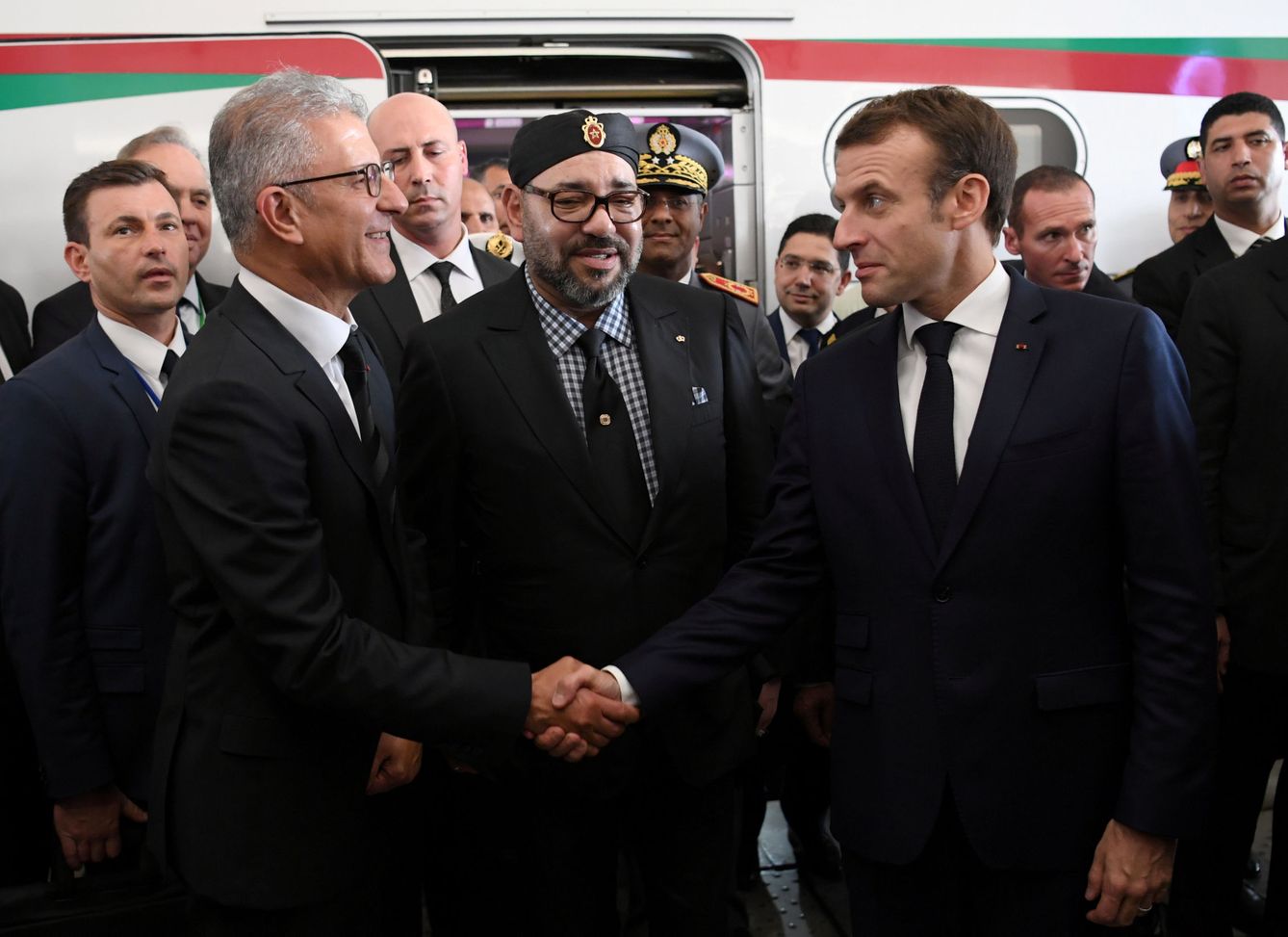 Emmanuel Macron, junto al rey Mohamed VI en Rabat. (Reuters) 