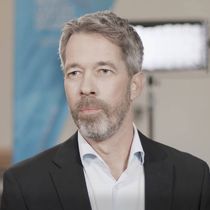 Foto: Marcus Berger, durante una entrevista (YouTube/Raiffeisen OÖ)