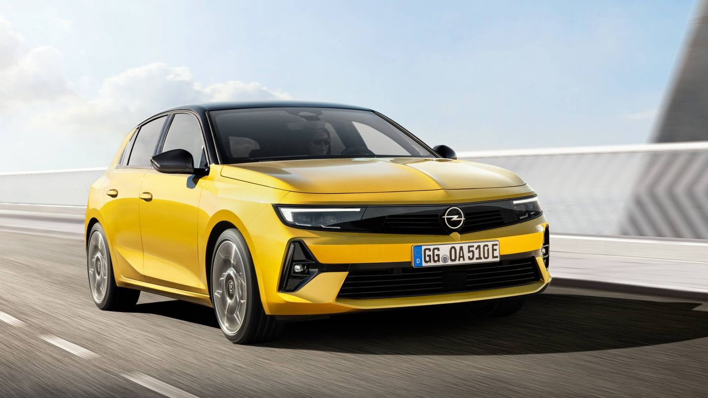 El Opel Astra ofrece dos mecánicas híbridas enchufables, una con 180 CV y otra, el GSe, con 225.