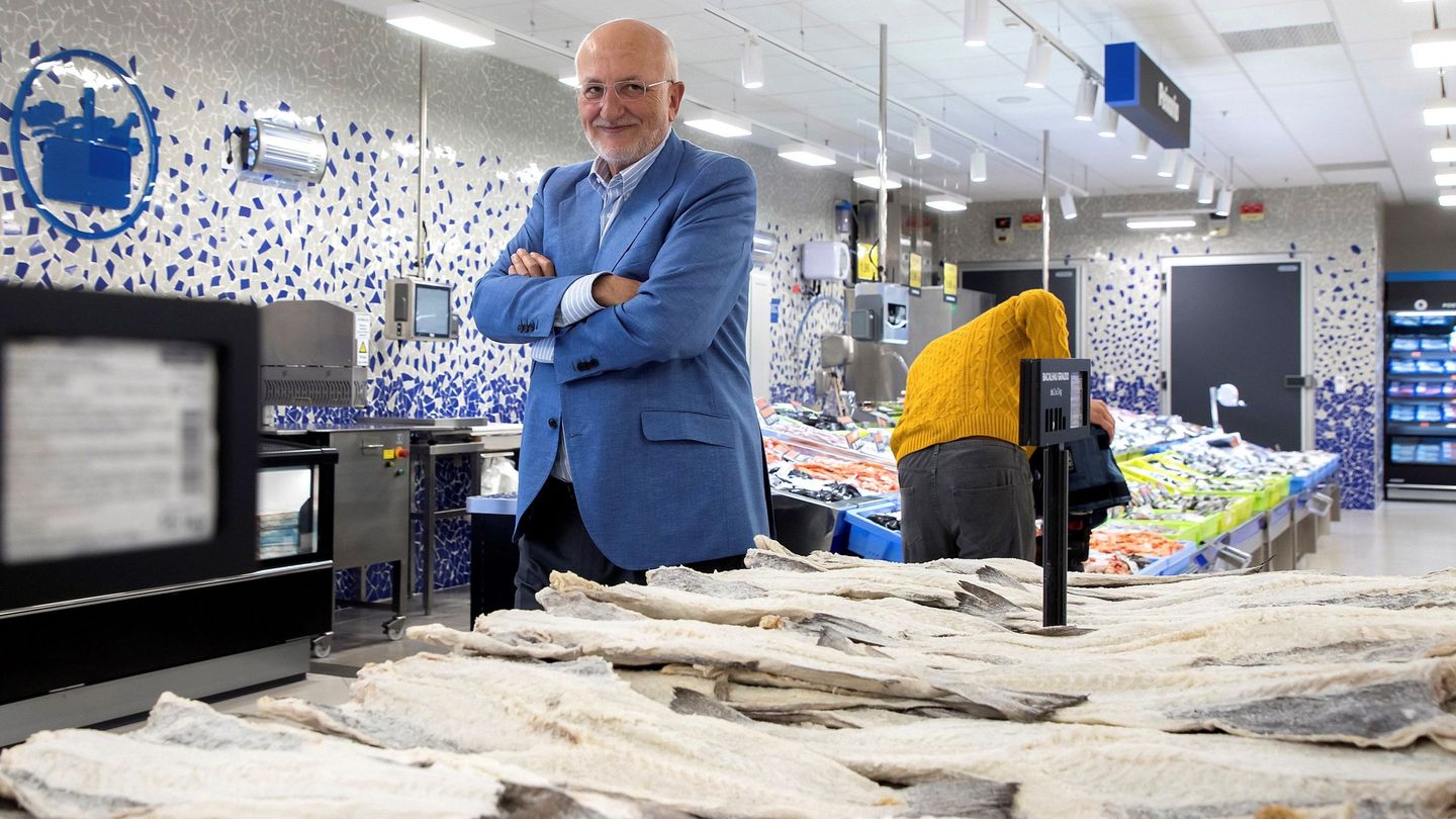 Juan Roig, en uno de sus supermercados de Portugal. (EFE)