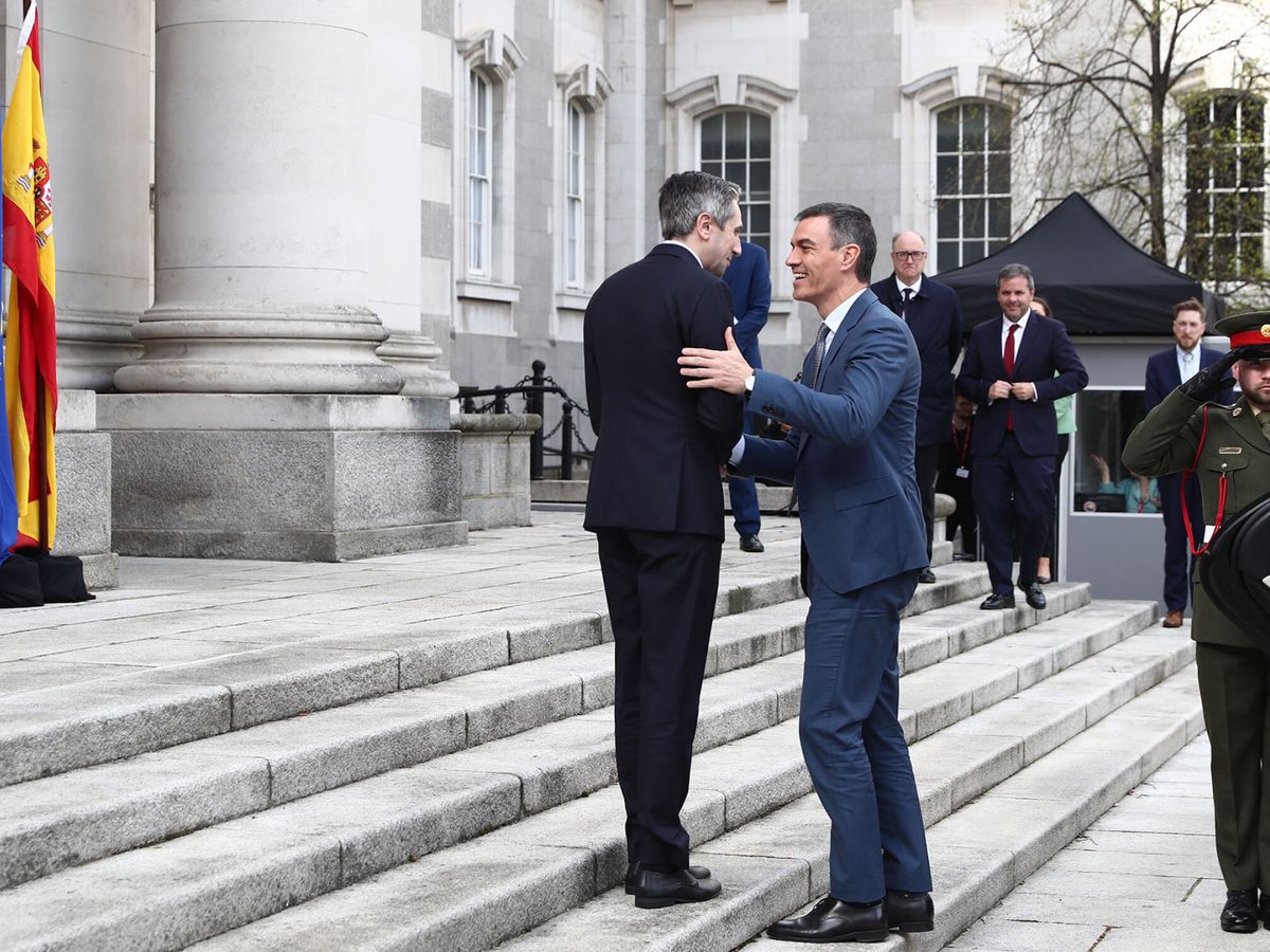 Foto: El presidente del Gobierno, Pedro Sánchez, y el primer ministro de la República de Irlanda, Simon Harris, este viernes en Dublín.