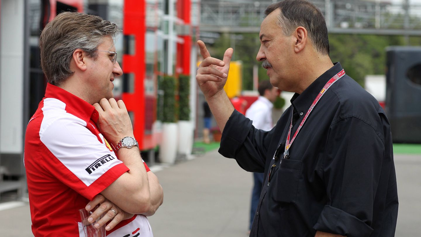 Joan Villadelprat junto a Pat Fry, director técnico de chasis en Ferrari en 2013.