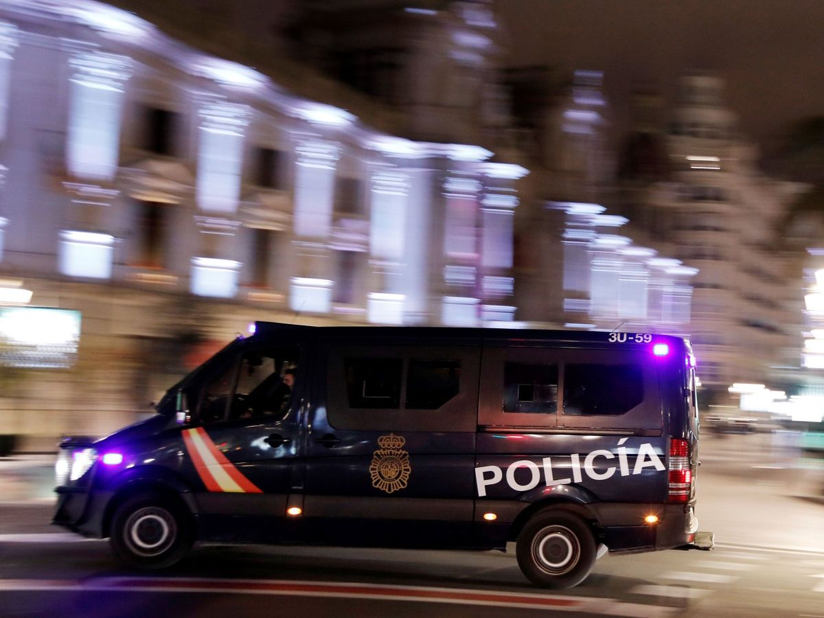 Foto: Un furgón de Policía Nacional, en una imagen de archivo. (EFE/Biel Aliño)