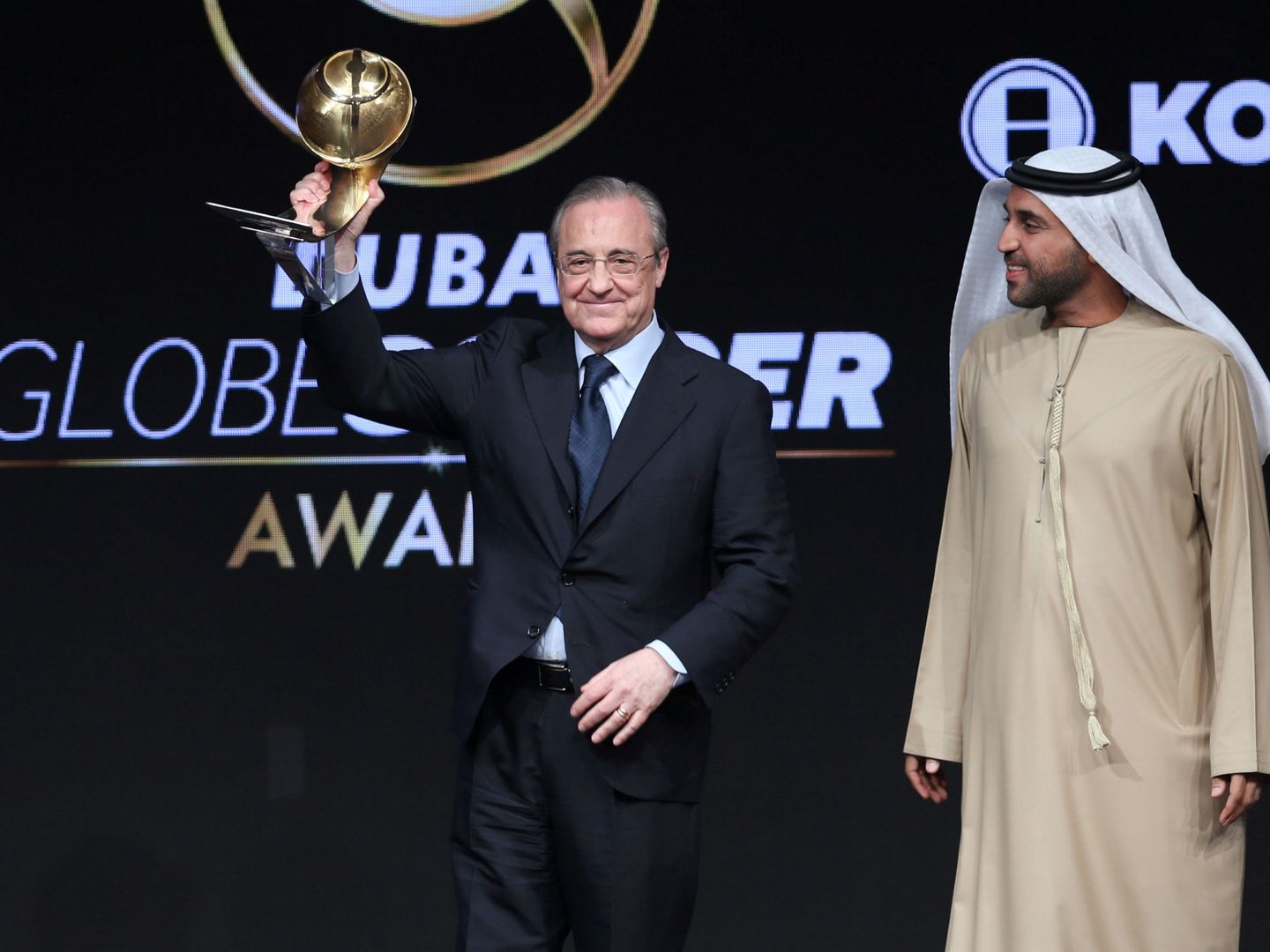 Florentino Perez, en Dubái, donde recogió el premio al mejor club. (REUTERS/Stringer)