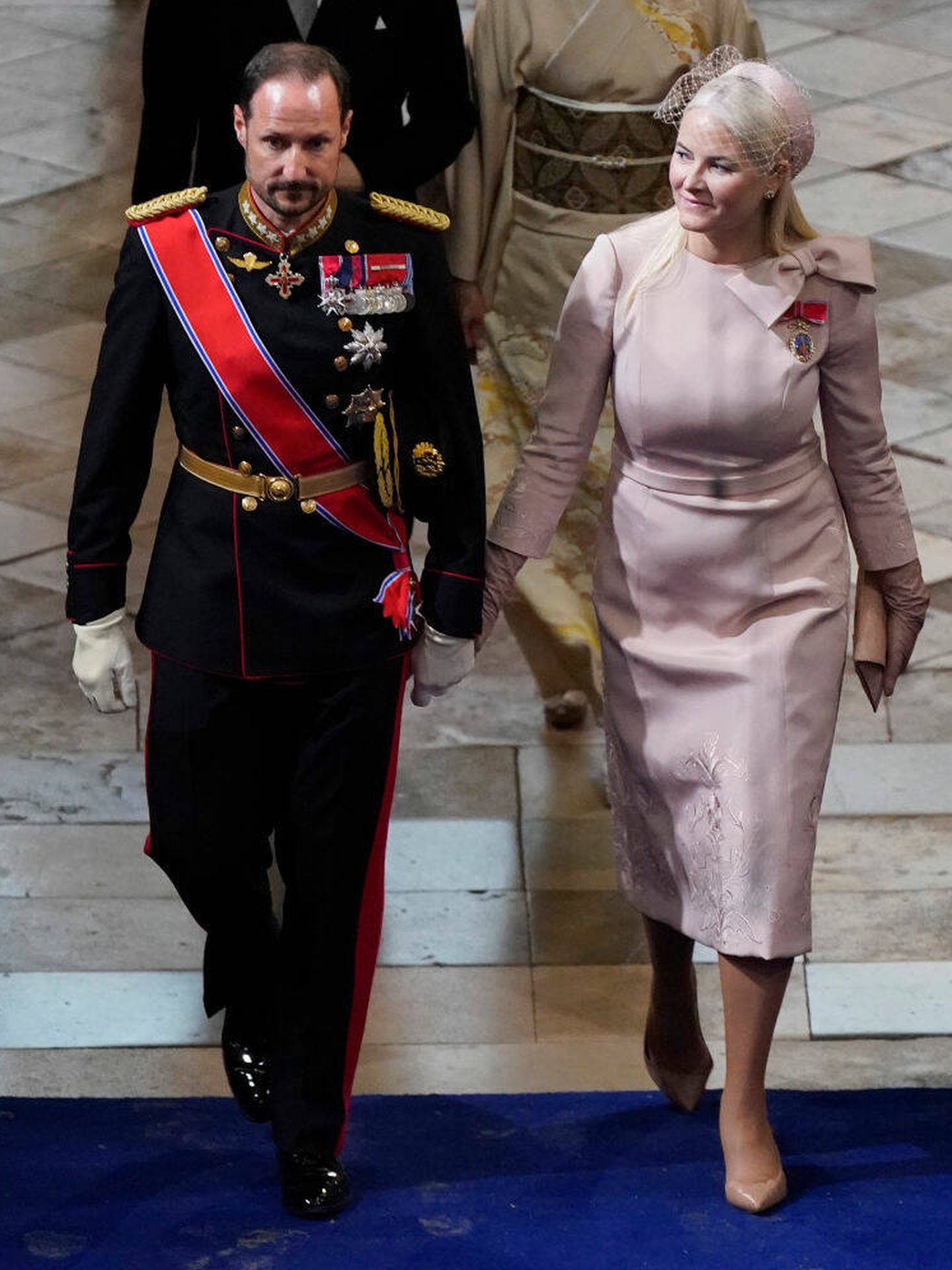 Los príncipes Haakon y Mette-Marit de Noruega a su llegada a la coronación de Carlos III. (Getty Images)