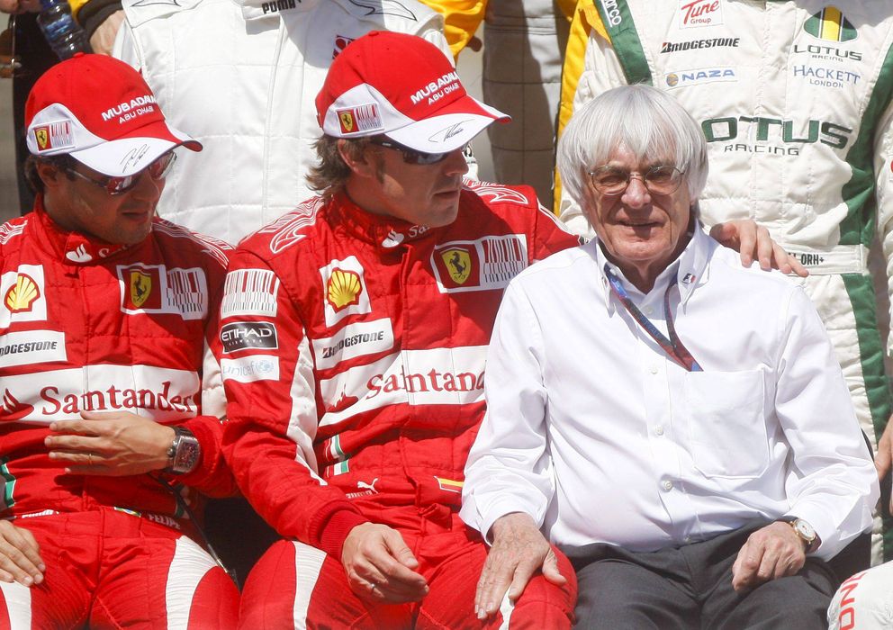 Foto: Fernando Alonso con Bernie Ecclestone en Barein.