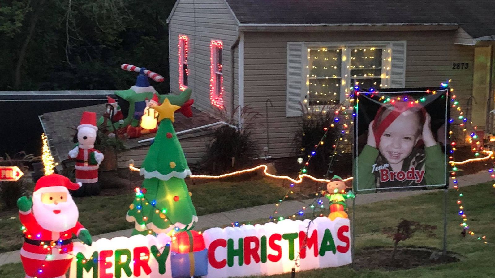 Foto: Los vecinos de Brody han decorado todo el vecindario (Foto: Facebok Team Brody)