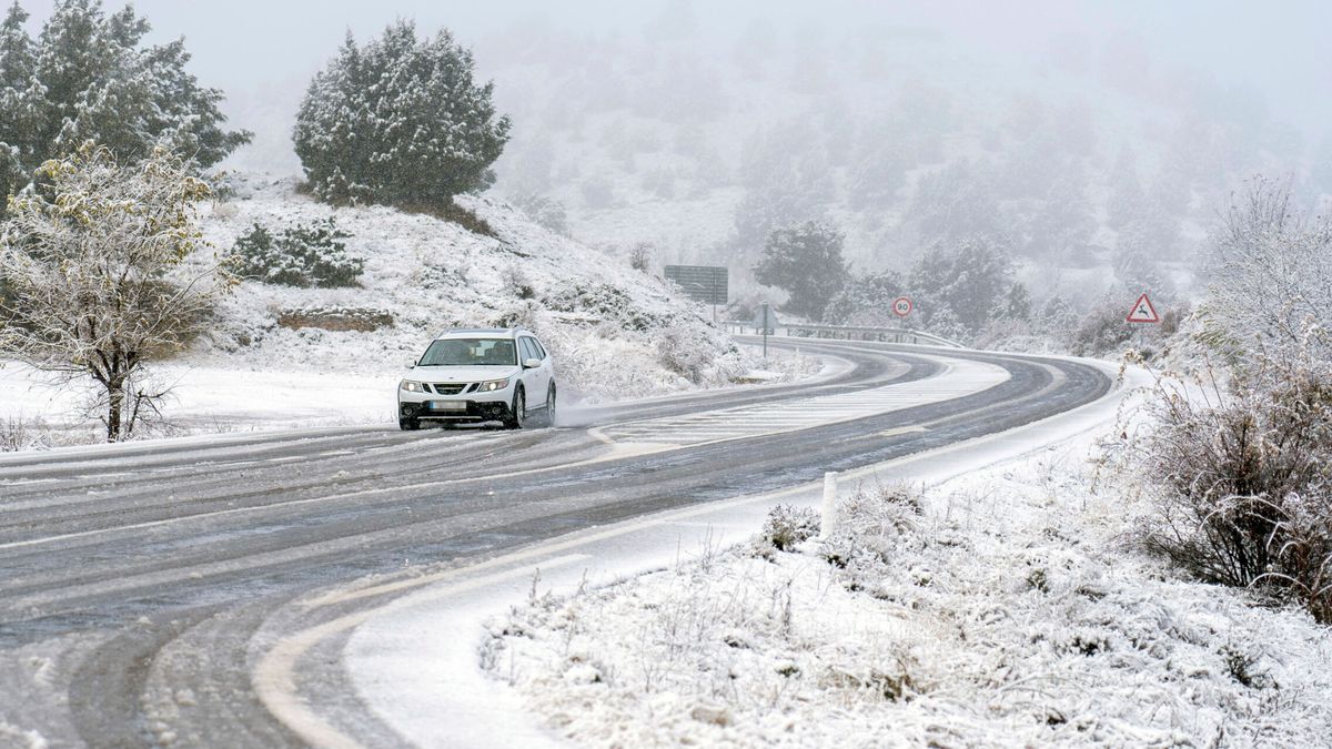 Nieve en Aragón: cierre masivo de carreteras de rutas escolares por el fuerte temporal