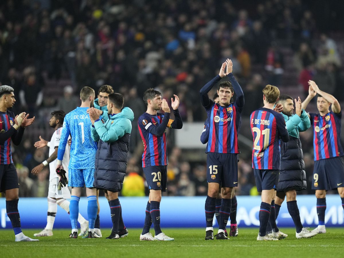 Foto: Los jugadores del Barcelona tras el partido de este jueves contra el Manchester United. (EFE/Siu Wu)