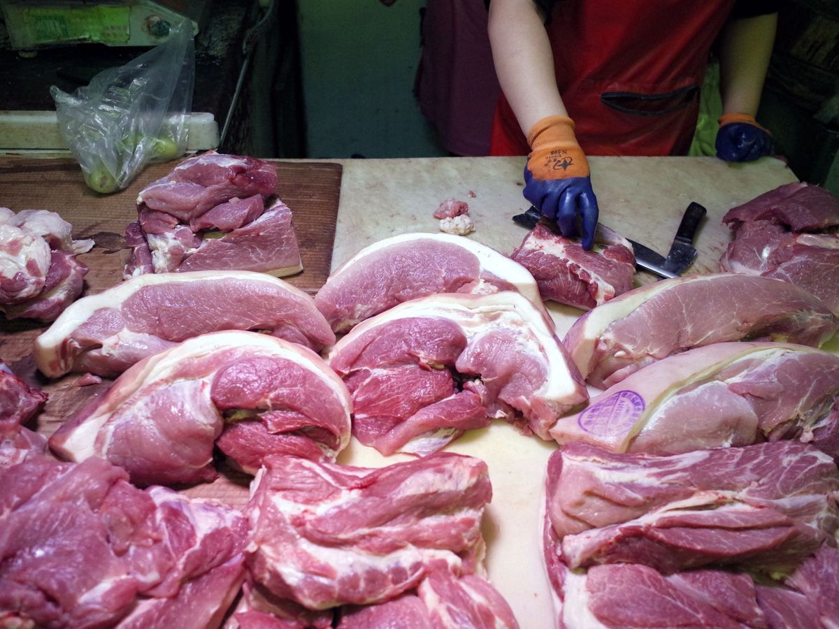 Foto: Nueva Zelanda apunta a un cargamento de carne congelada como origen del brote. (EFE)