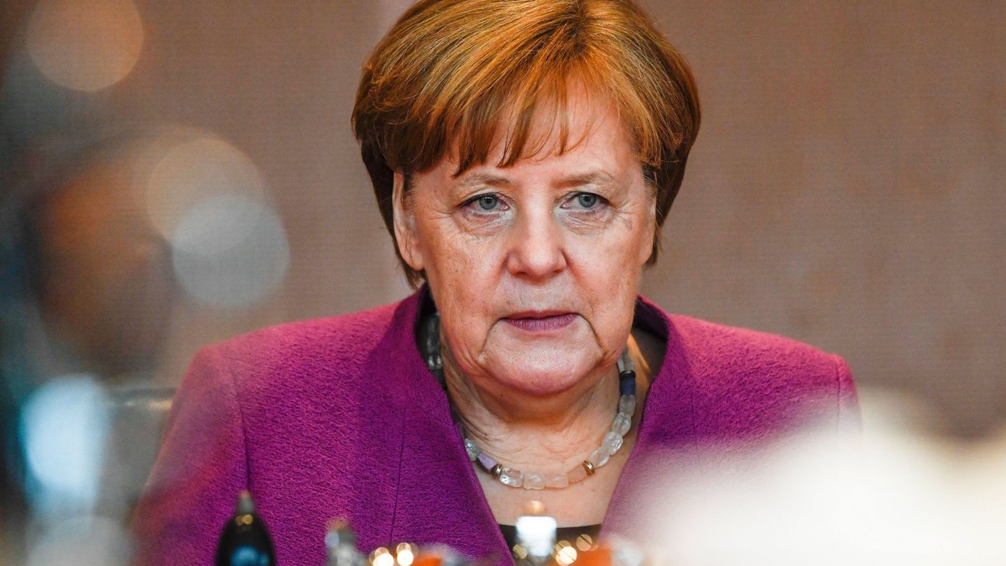 La canciller Angela Merkel a su llegada a la reunión semanal del Consejo de Ministros en la Cancillería, en Berlín, el 25 de abril de 2018. (EFE)