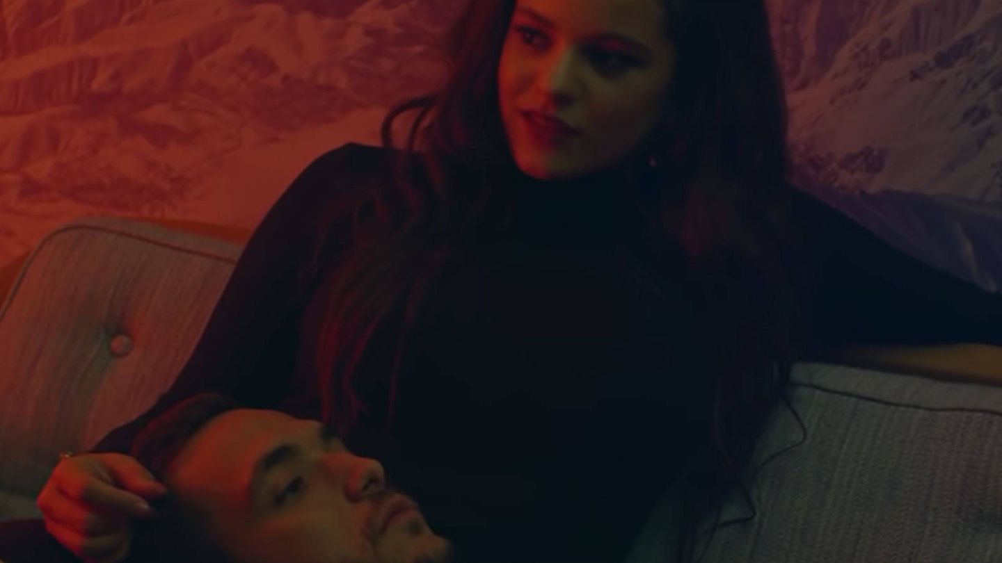 Rosalía y C. Tangana, en el videoclip de 'Antes de morirme'. (YouTube)