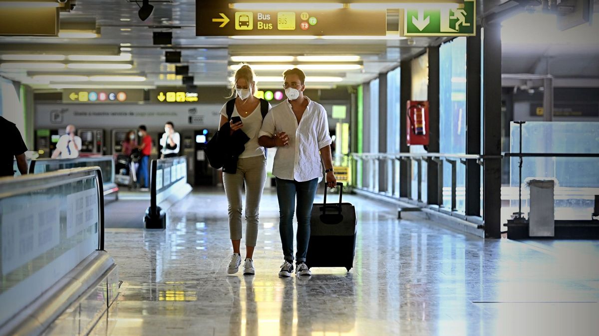 Más de 2M de pasajeros internacionales volaron a España en julio, un 80% menos