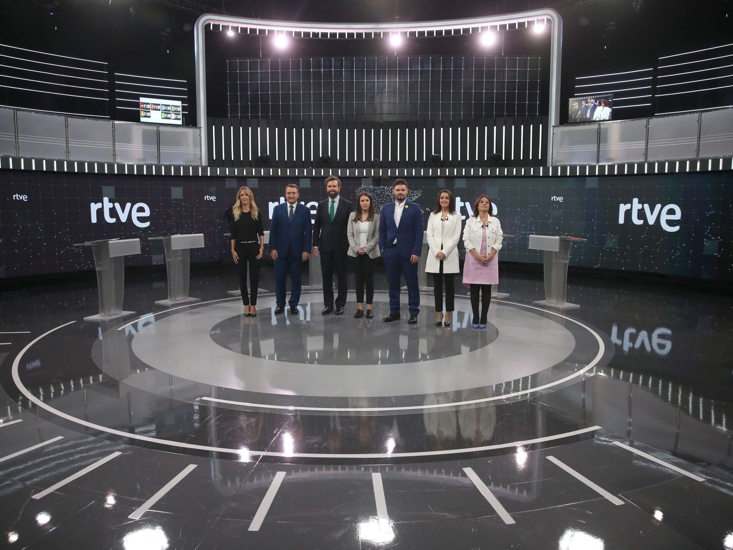 Imagen del debate electoral a siete en los estudios de RTVE de Prado del Rey. (EFE)