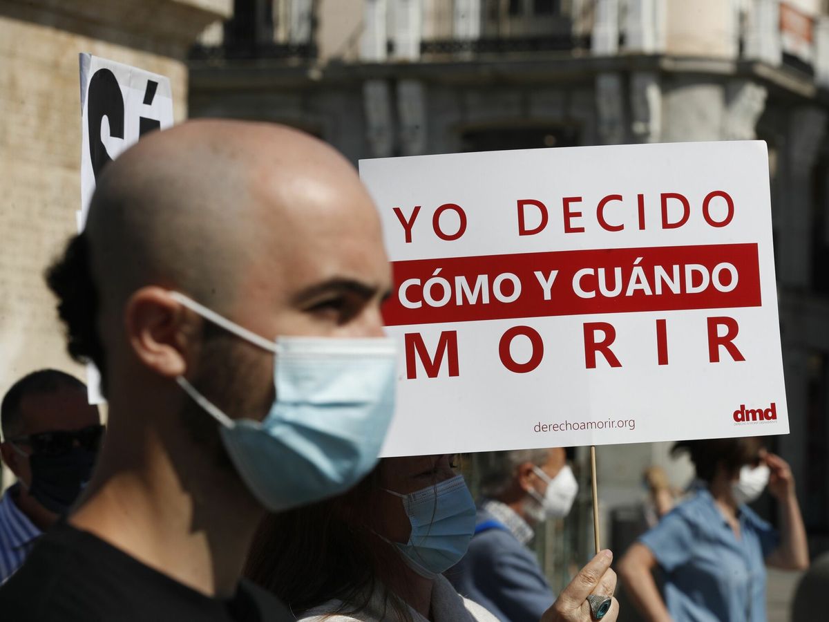 Foto: Una manifestación de la plataforma Derecho a Morir Dignamente (DMD), a la que pertenecía la mujer. (EFE)