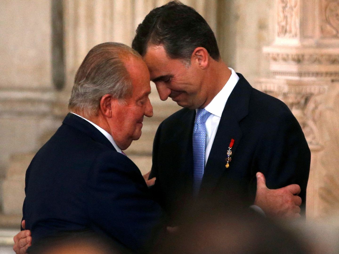 Juan Carlos I y su hijo, Felipe VI. (Reuters/Juan Medina)