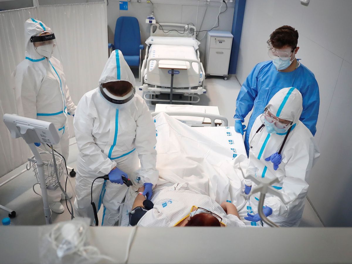 Foto: El zendal recibe a sus primeros pacientes, trasladados desde otros hospitales