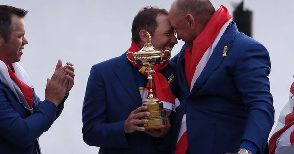 Foto: Sergio García y Thomas Bjorn celebran la victoria. (Reuters) 