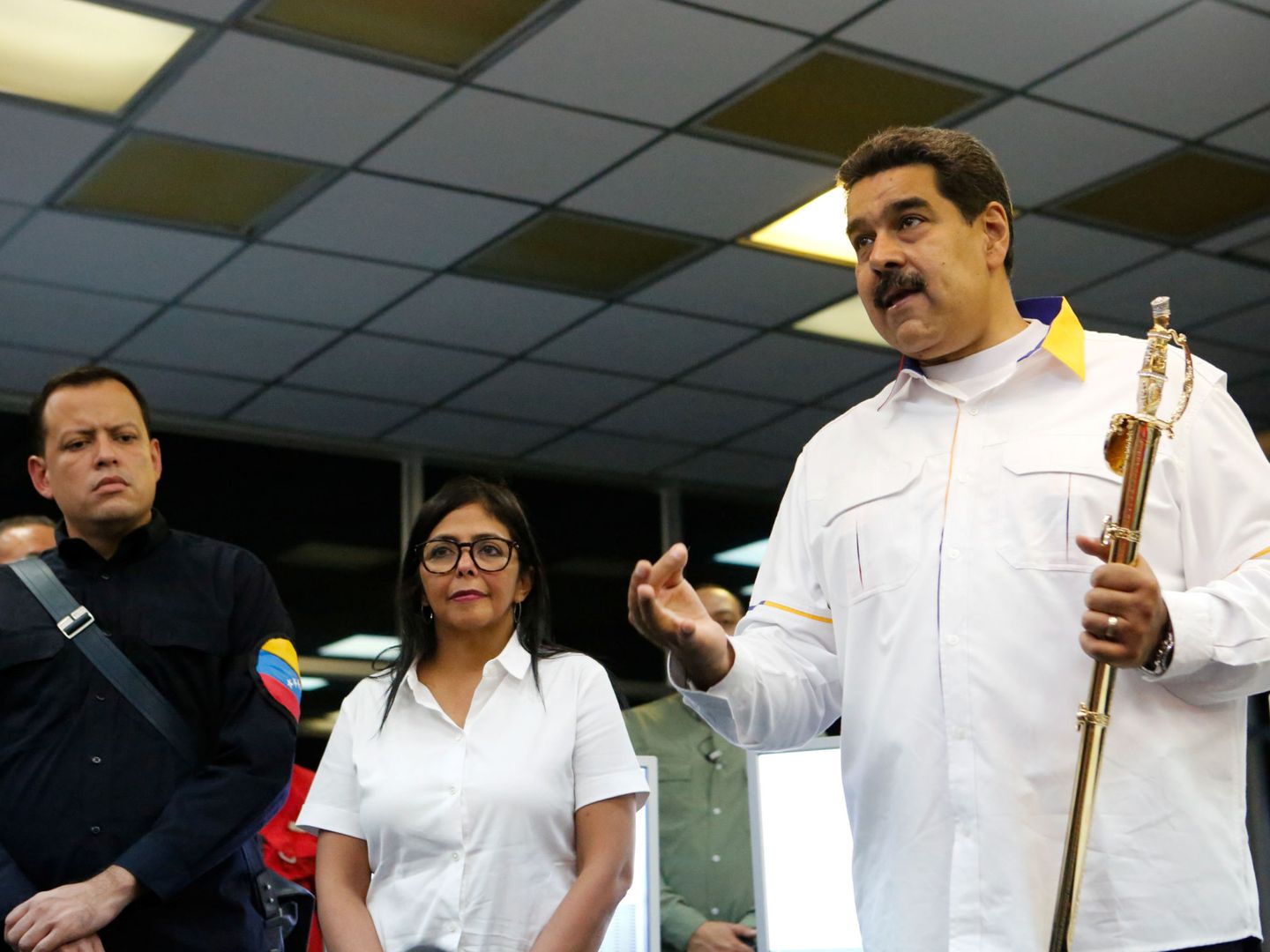Maduro visita una central hidroeléctrica cercana a la ciudad de Guayana tras el apagón de más de cuatro días.(Reuters)