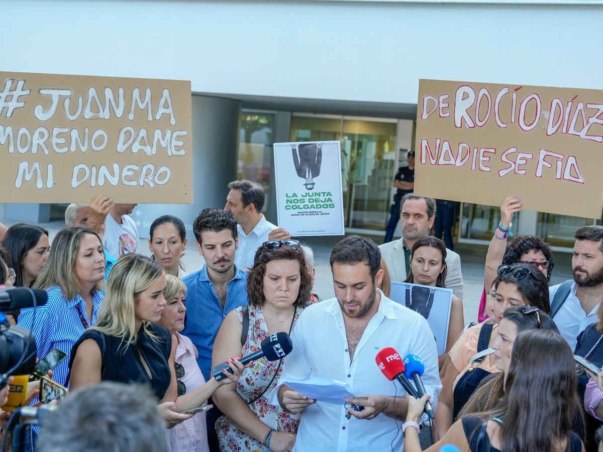 Foto: La plataforma de Afectados por el Bono Alquiler Joven convocaron concentraciones en todas las provincias andaluzas. (Europa Press/Eduardo Briones)