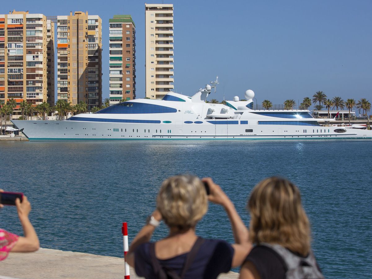 Foto: Un yate en el Puerto de Málaga. (EFE/Daniel Pérez)