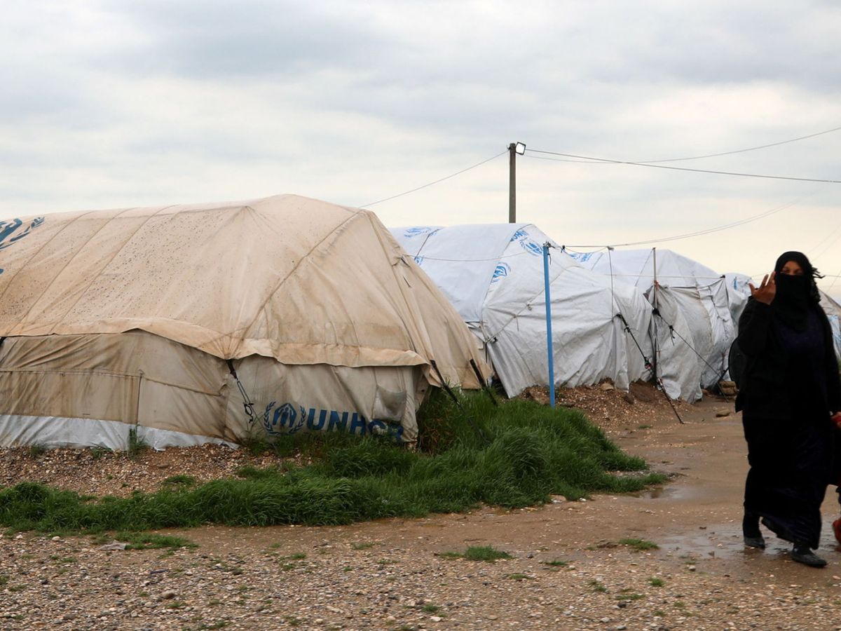Foto: Familiares de yihadistas del Dáesh, en el campamento Al Roj, en Siria. (EFE)