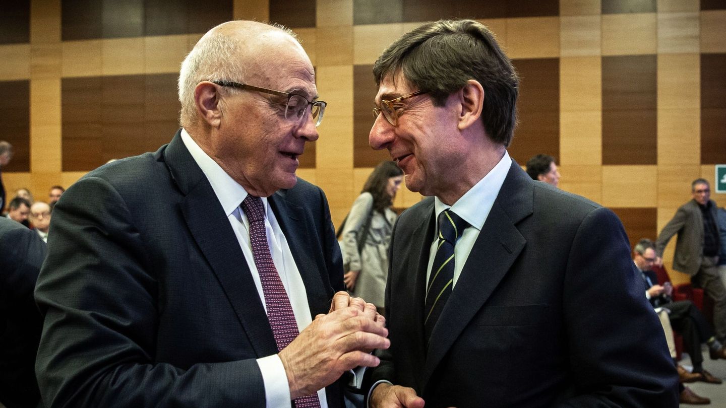 El presidente de Bankia, José Ignacio Goirigolzarri (d), y el de Banco Sabadell, Josep Oliu.