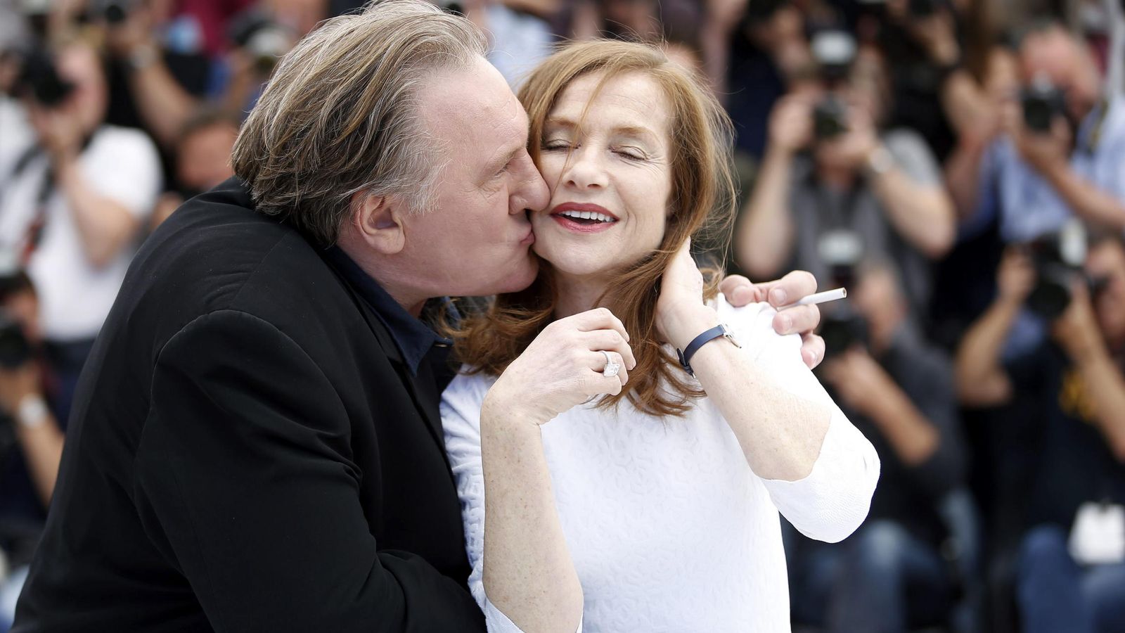 Foto: Gerard Depardieu (izq) e Isabelle Huppert (dcha) posan durante la presentación de la película "Valley of Love"