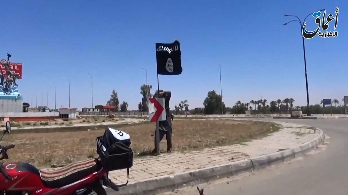 Tres hermanas británicas confirman que ellas y sus nueve hijos están con el ISIS en Siria