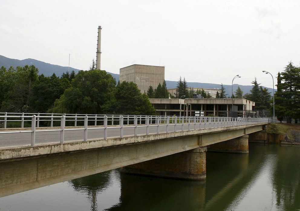Foto: Exterior de la central nuclear de Garoña. (EFE)