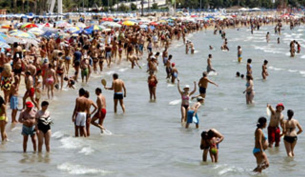 Foto: La llegada de turistas extranjeros a España cae un 11,8% hasta mayo, con 18,3 millones de visitantes