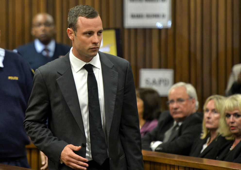 Foto: Oscar Pistorius durante el juicio por el asesinato de Reeva Steenkamp (I.C.)