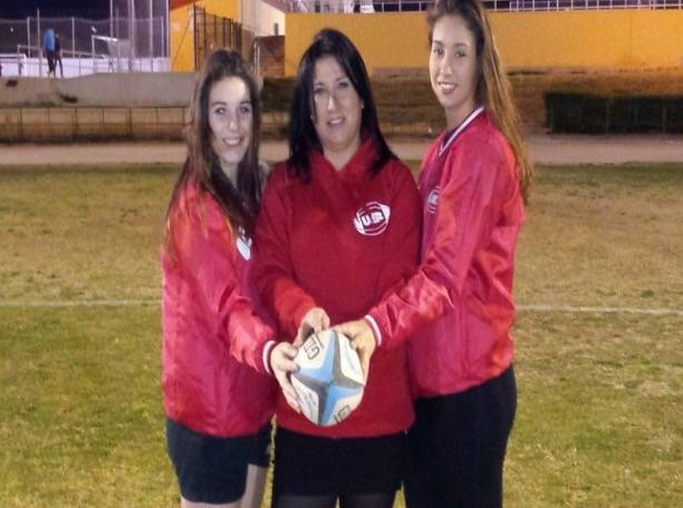 Cristina Balaguer y sus hijas María y Cristina Calvo comparten la pasión por el rugby.