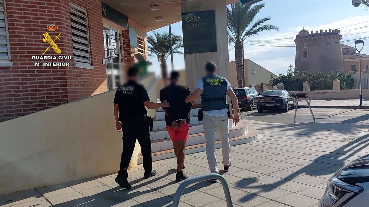 Detenido un hombre por presunta agresión sexual a una joven en una zona de ocio de Pilar de la Horadada (Alicante)