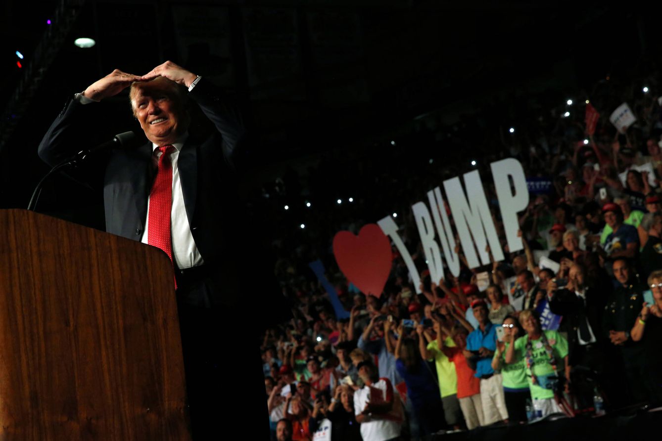 Foto: El candidato republicano a la Casa Blanca, Donald Trump, durante un mitin de campaña en Fort Myers, Florida (Reuters).