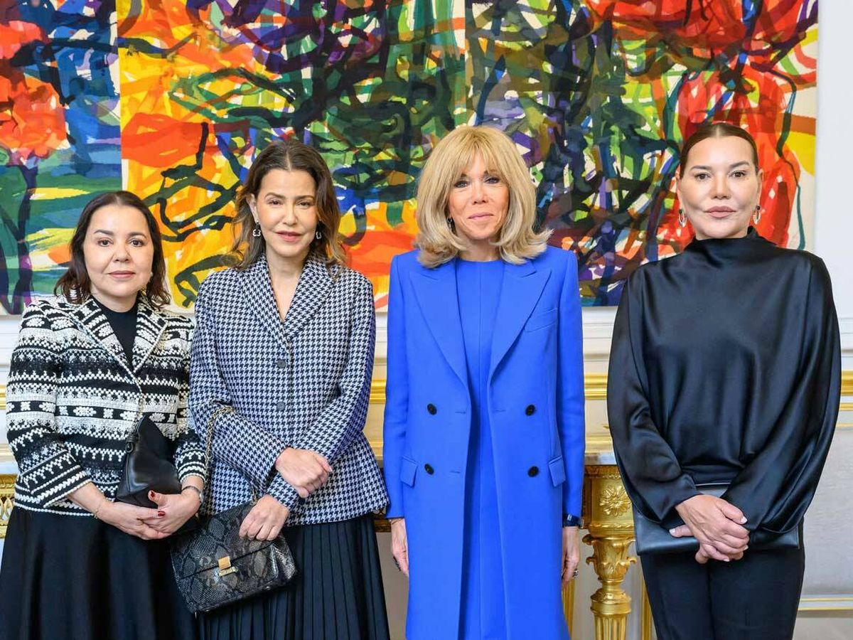 Foto: Las princesas de Marruecos, junto a Brigitte Macron en París. (Oficina de prensa del Elíseo) 