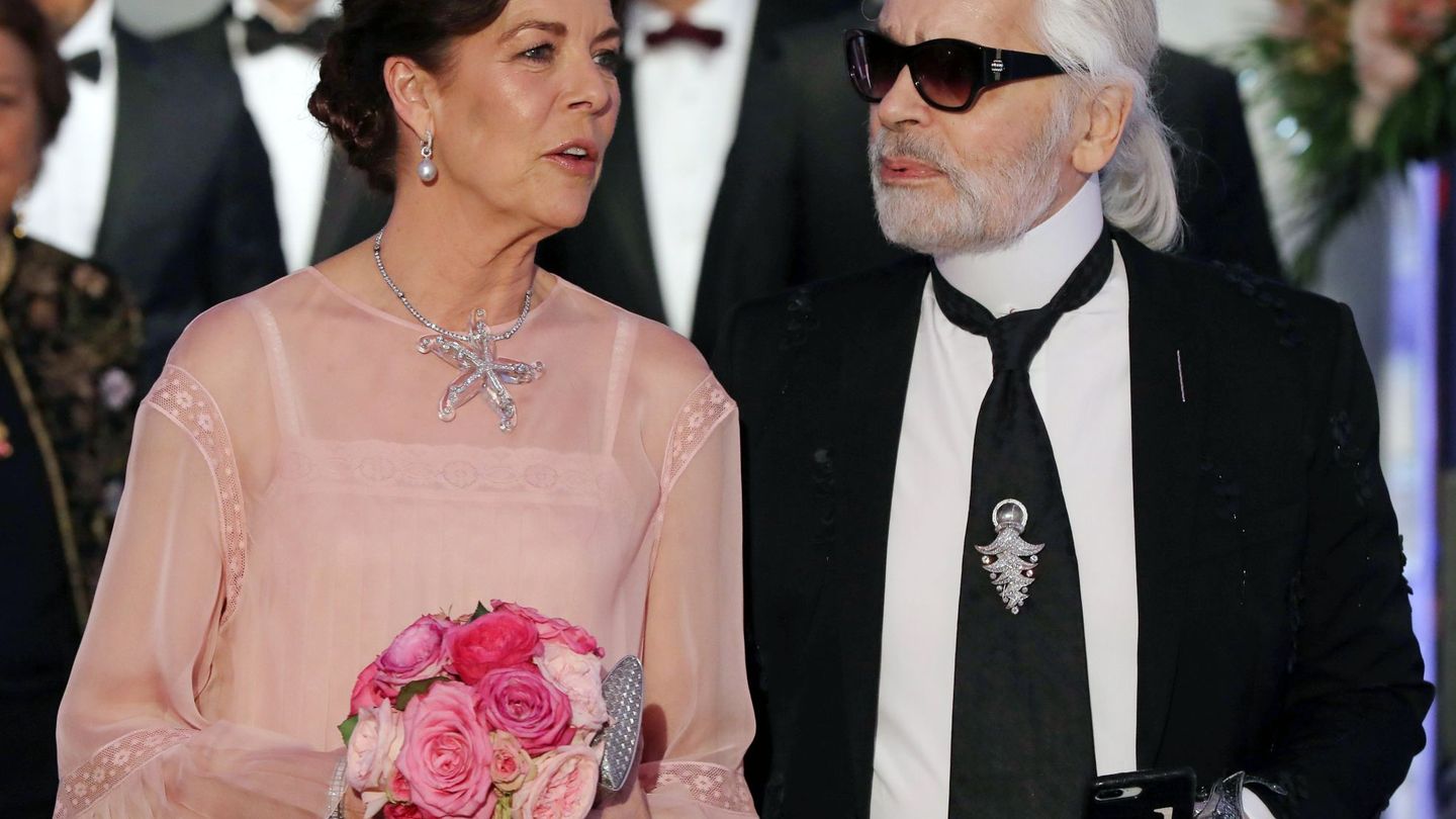 Carolina de Mónaco y Karl Lagerfeld en el Baile de la Rosa de 2018. (EFE)