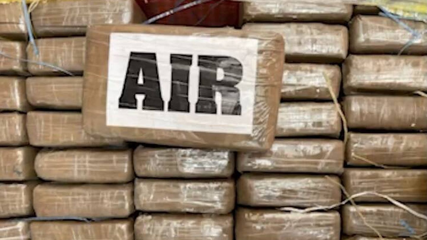 Paquetes de cocaína del gran alijo incautado en Ecuador con destino España. (Policía Nacional de Ecuador)