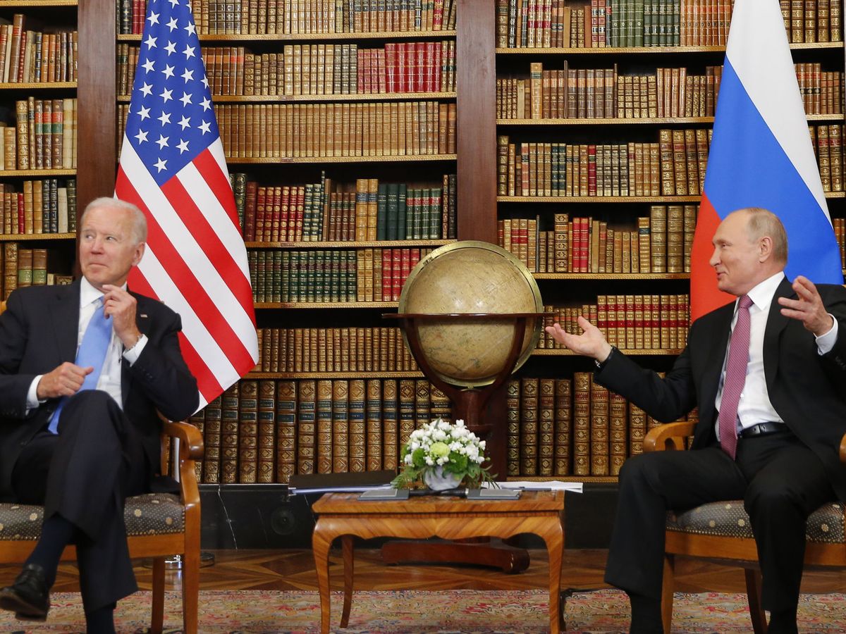 Foto: Un momento del encuentro entre Putin y Biden en Ginebra. (EFE)
